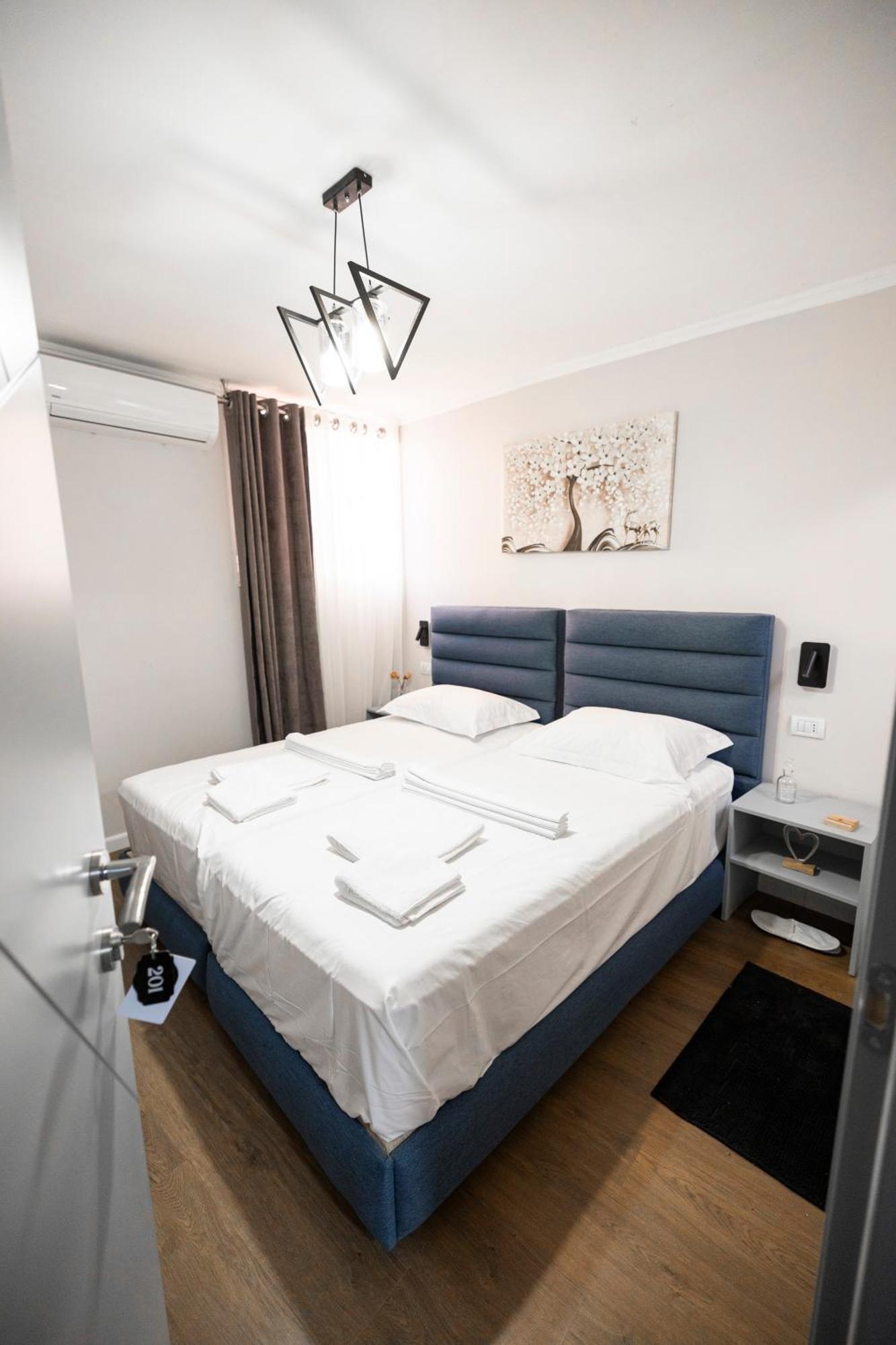 Tier Hotel Тирана Экстерьер фото