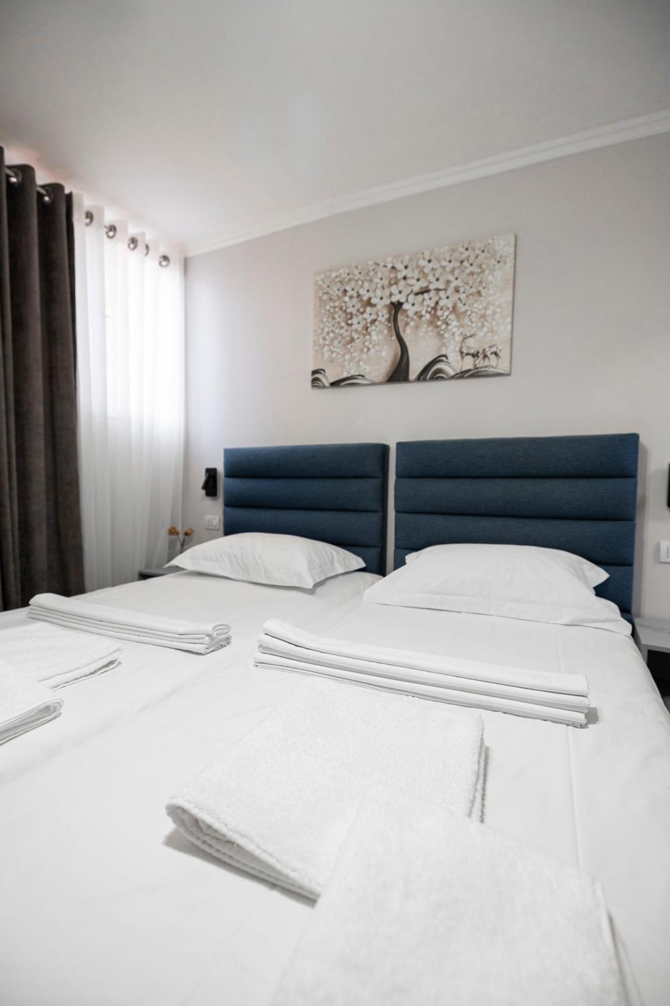 Tier Hotel Тирана Экстерьер фото